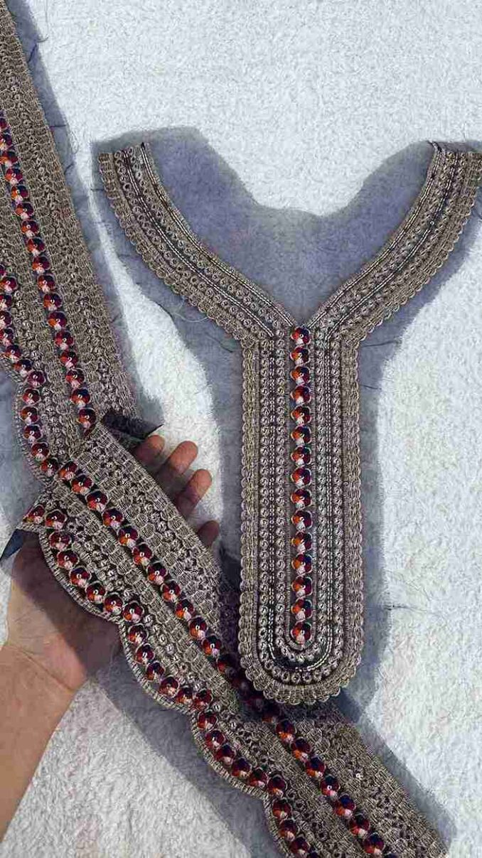Set Neckline & yard Hemline