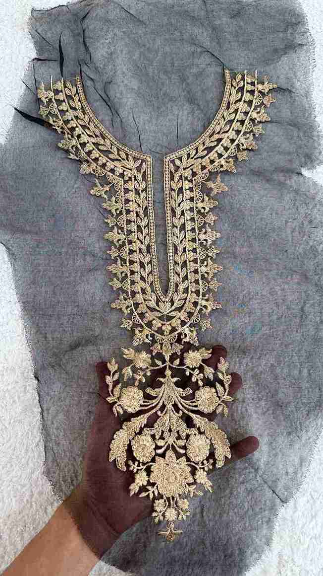 Neckline